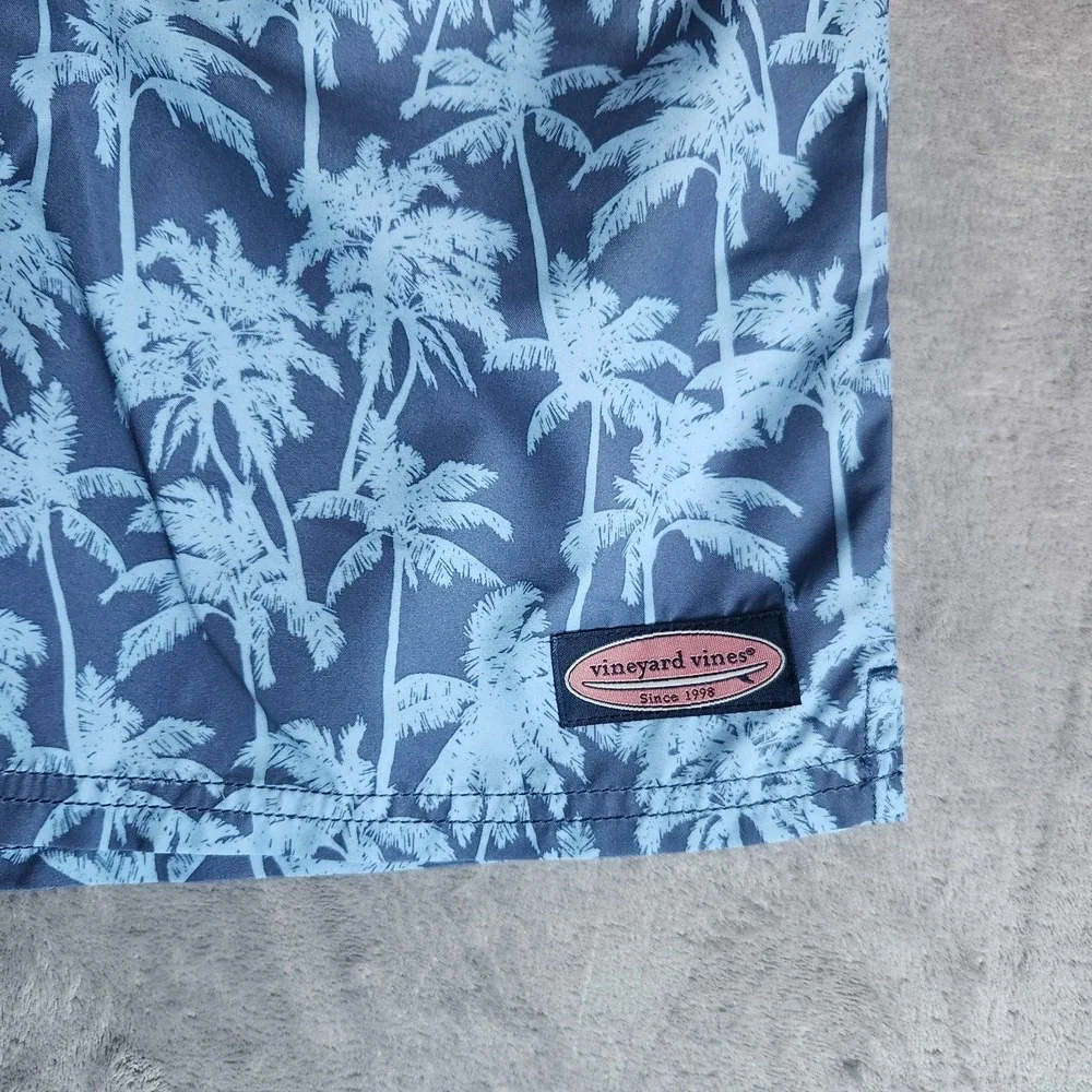 Vineyard Vines Men's Blue Palm Tree Print Swim Trunk Chappy Shorts MMedium